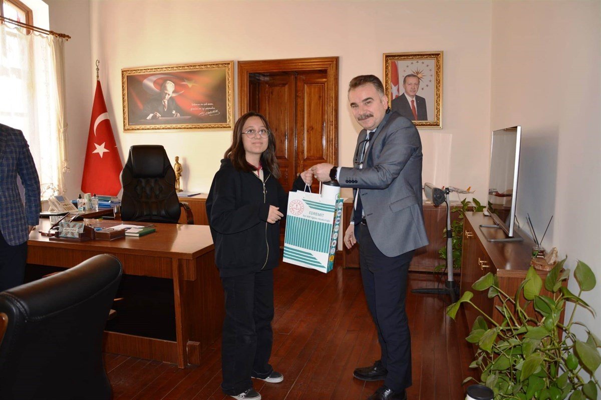 Kaymakam Odabaş’dan, TEKNOFEST öğrencilerine ödül