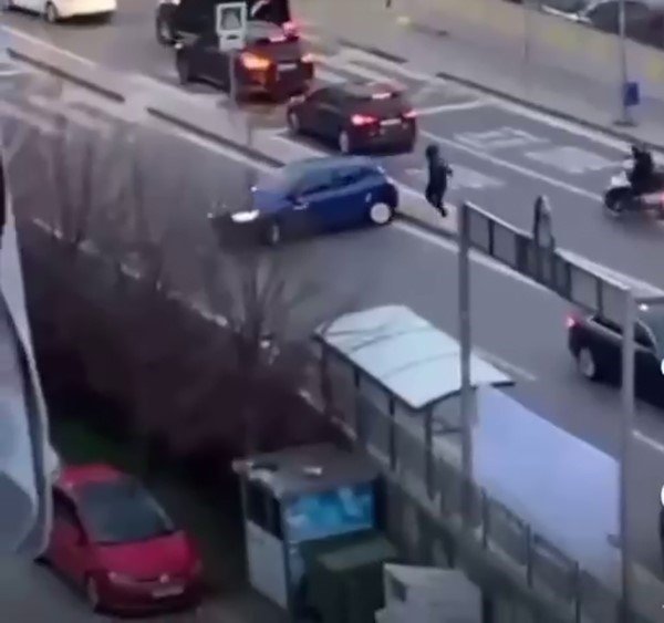 Film sahnelerini aratmayan kovalamaca: kaza yapıp kaçmaya çalıştı, o anlar kamerada