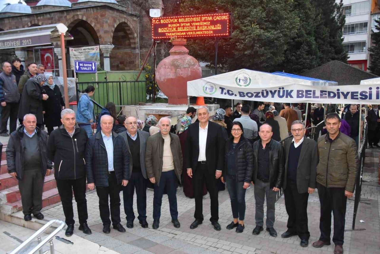 Başkan Bakkalcıoğlu Kadir Gecesi’nde orucunu hemşehrileri ile birlikte açtı