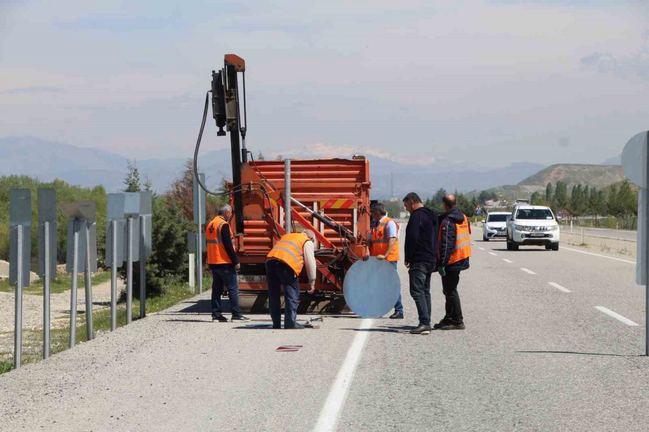 Batman’da çöken yolda onarım çalışmaları başlatıldı