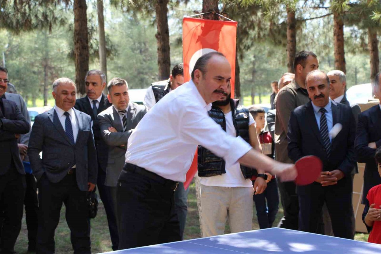 Batman’daki okullara 300 adet masa tenisi ekipmanı dağıtıldı