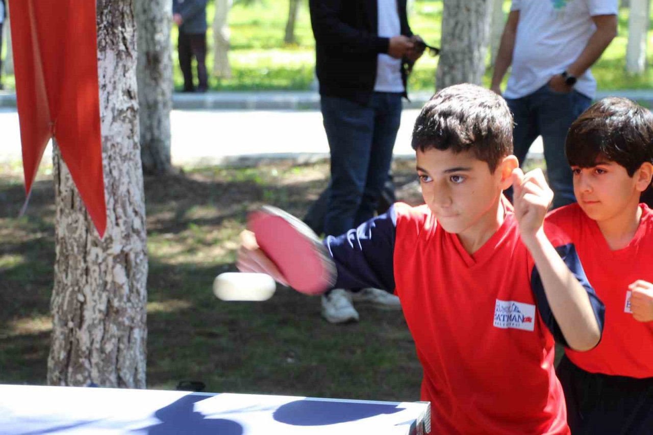 Batman’daki okullara 300 adet masa tenisi ekipmanı dağıtıldı