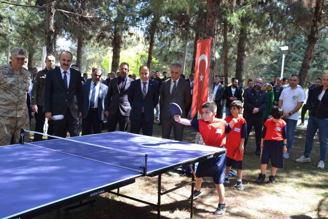 Batman’daki okullara 300 adet masa tenisi ekipmanı dağıtıldı