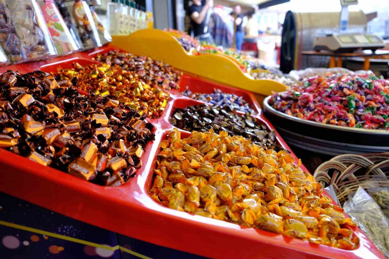 Bayram şekerleri tezgâhları renklendirdi