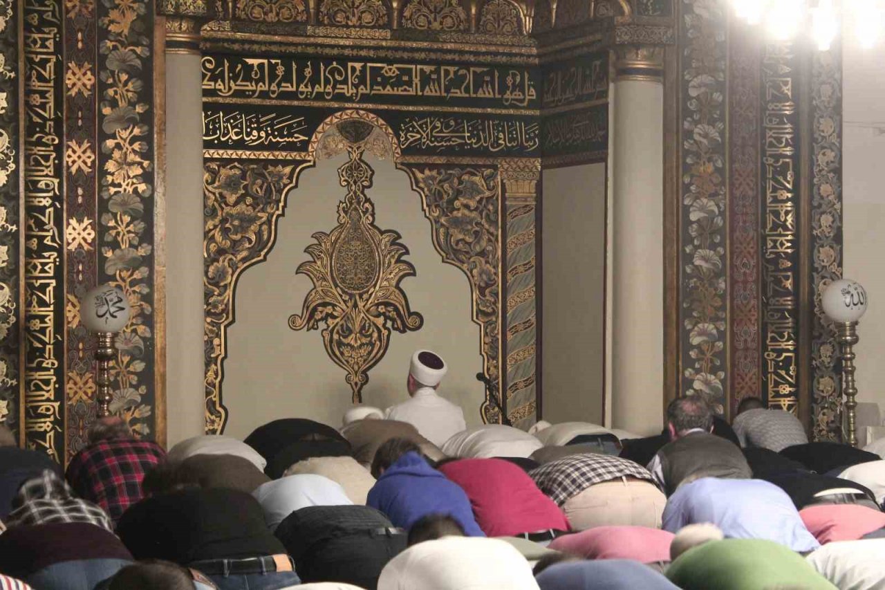 Kadir Gecesi’nde Bursalılar Ulu Cami’ye akın etti