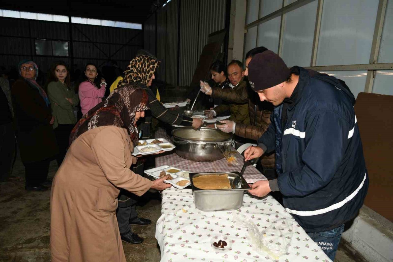 Karabiga Belediyesi 1500 kişilik iftar verdi