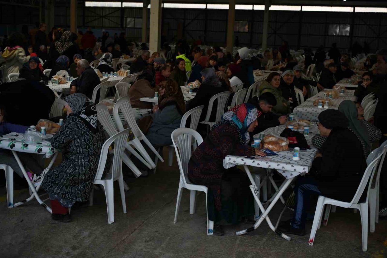 Karabiga Belediyesi 1500 kişilik iftar verdi