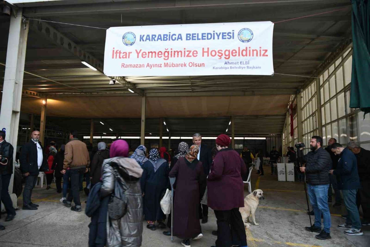 Karabiga Belediyesi 1500 kişilik iftar verdi