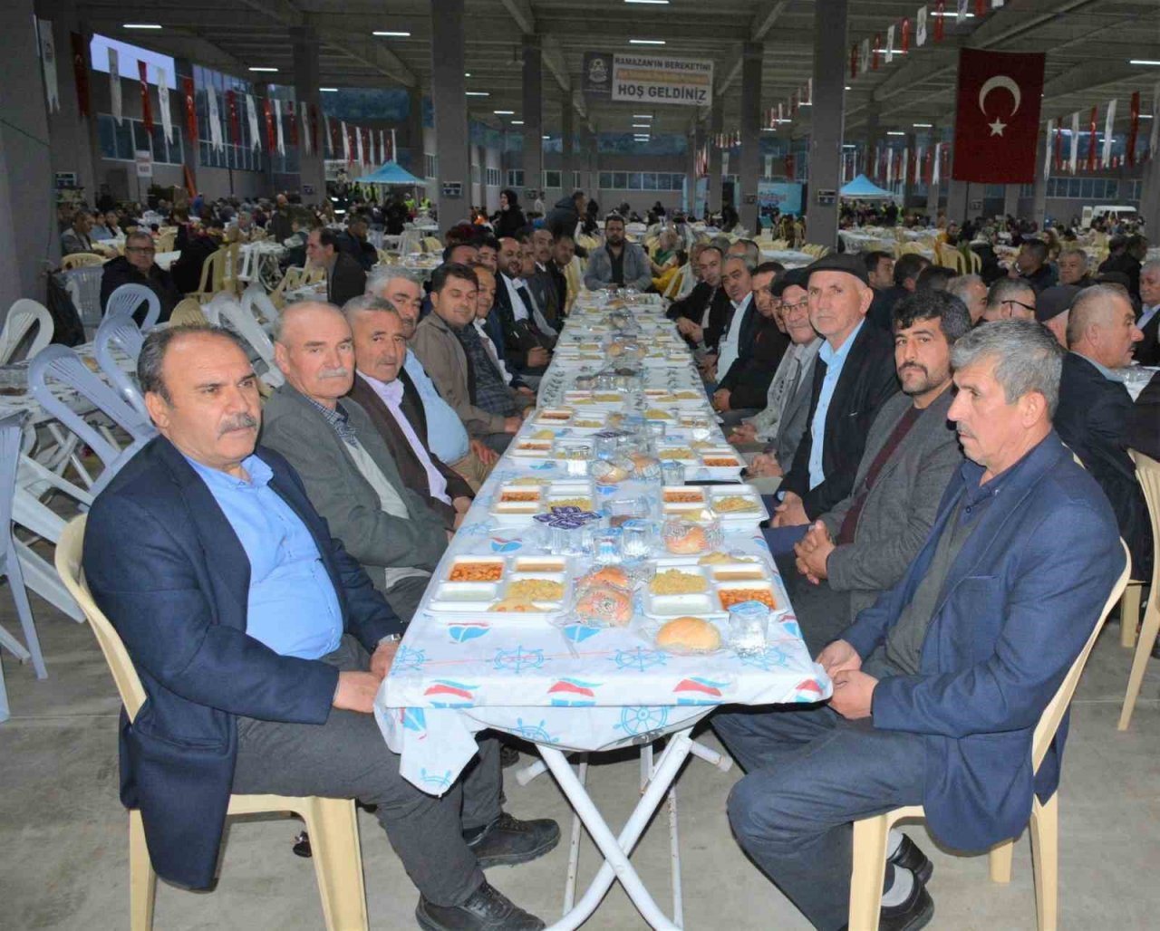 Lapseki Belediyesi’nin Ramazan iftarları sürüyor
