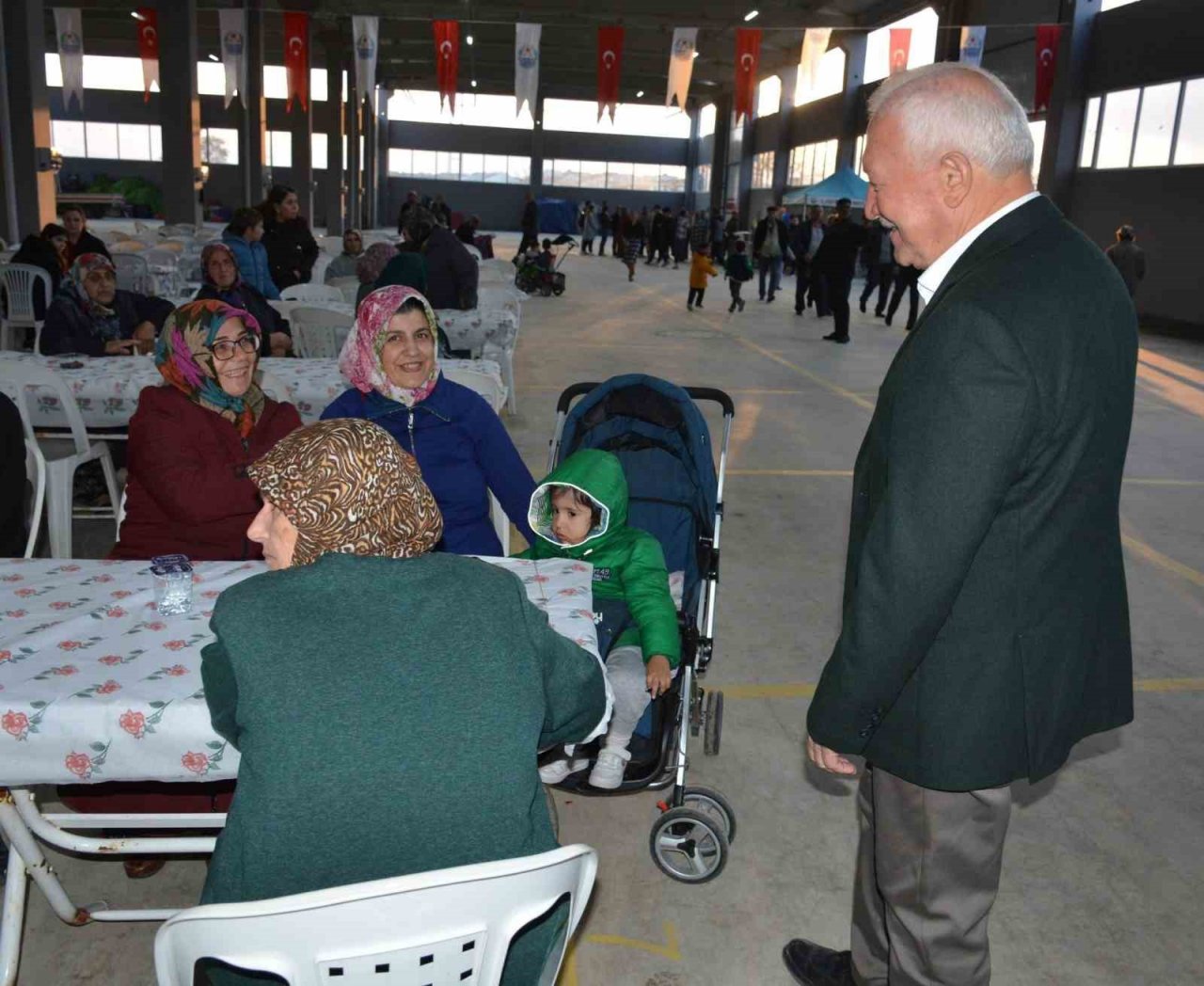 Lapseki Belediyesi’nin Ramazan iftarları sürüyor