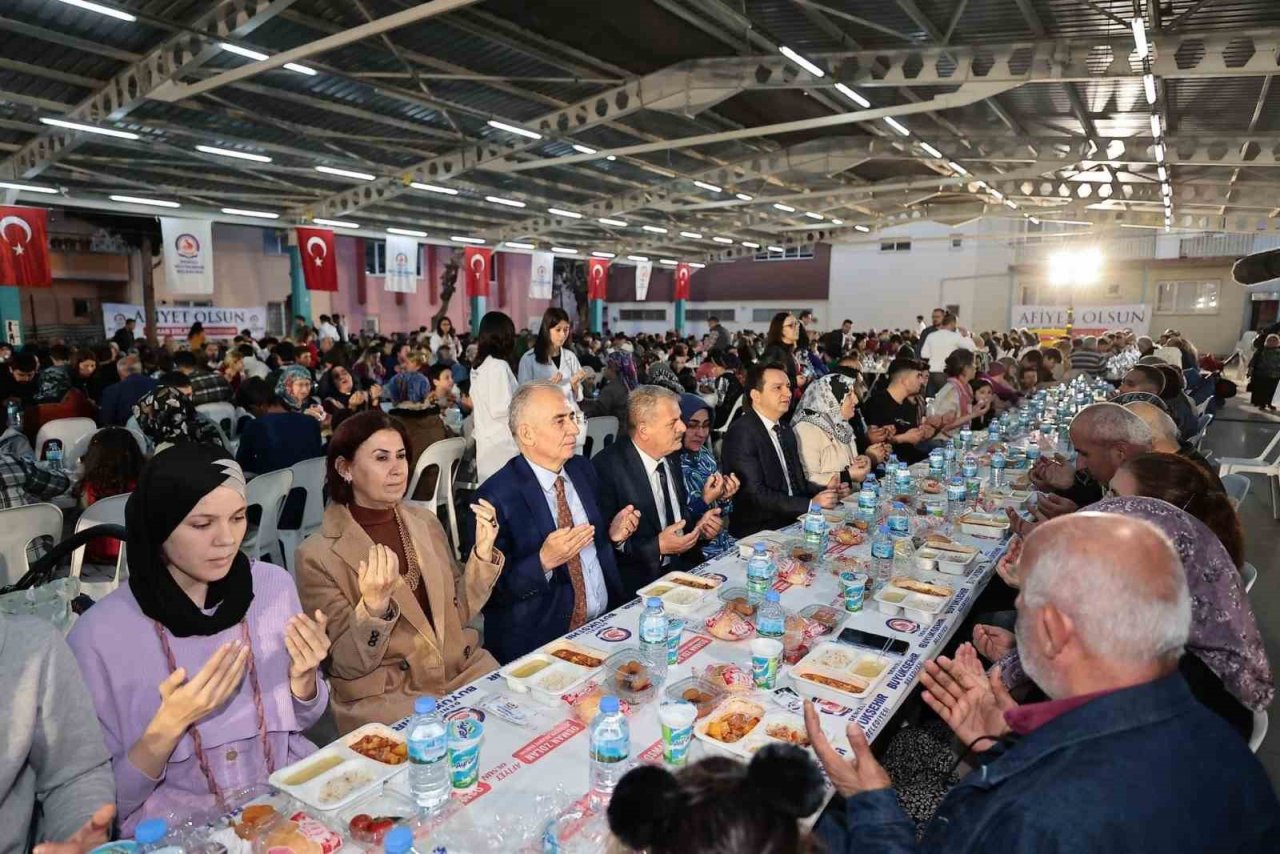Denizli mahalle iftarlarında kenetleniyor