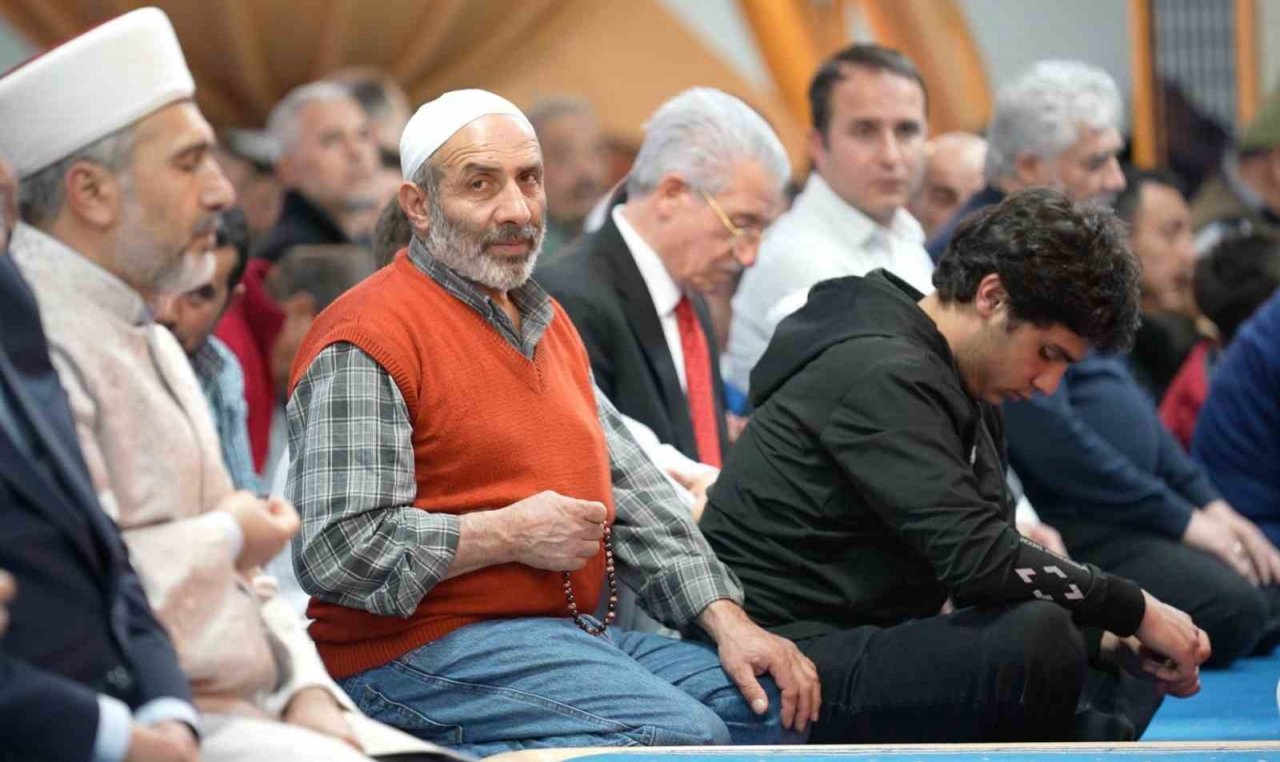 Erzincan’da Kadir Gecesi dualarla idrak edildi