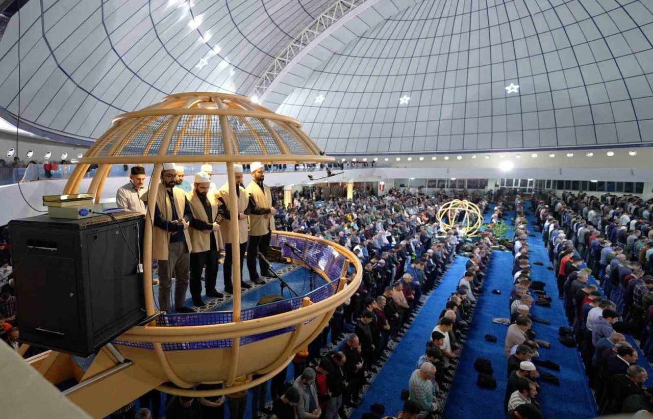 Erzincan’da Kadir Gecesi dualarla idrak edildi