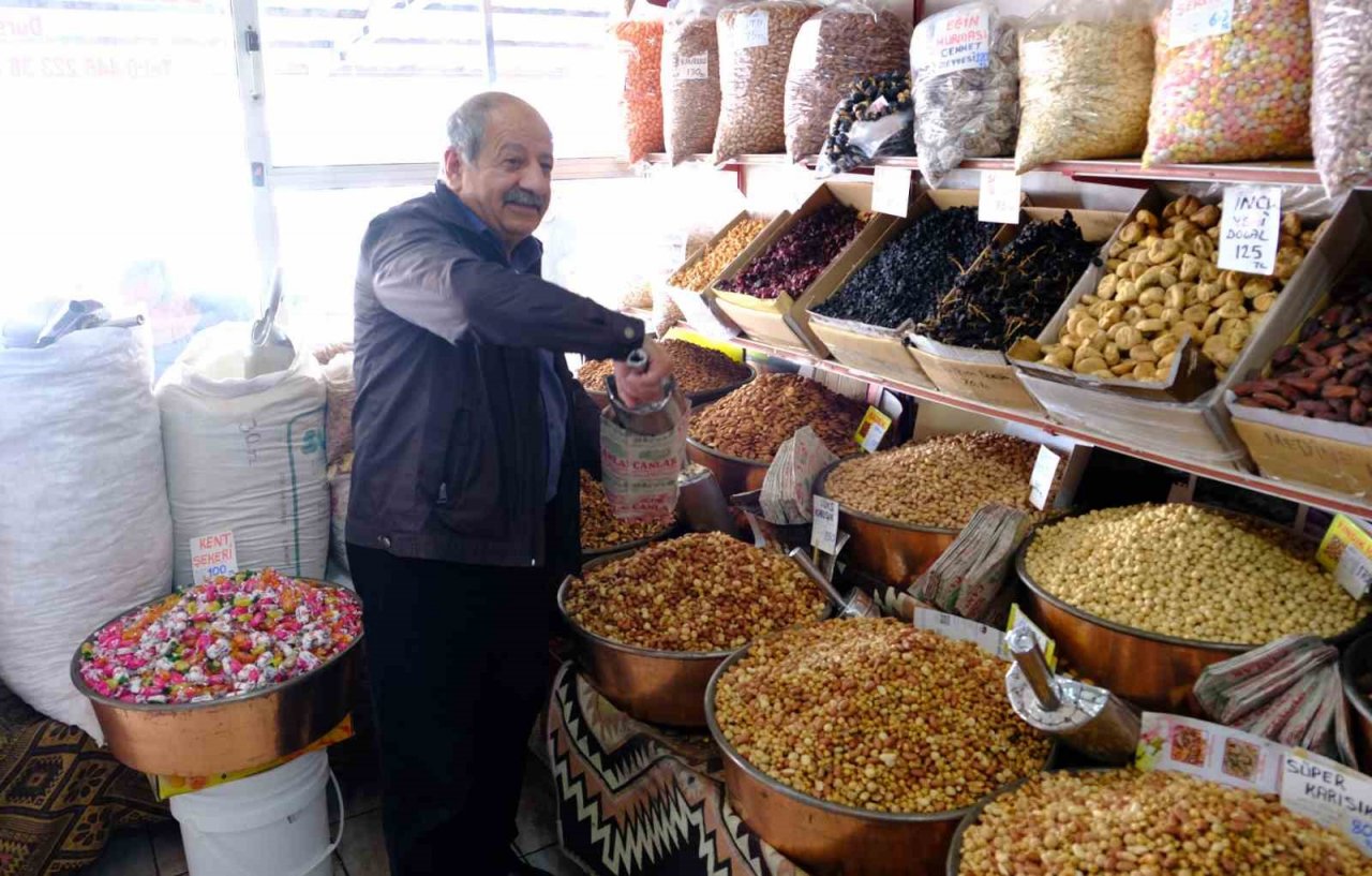 Bayram şekerleri tezgâhları renklendirdi