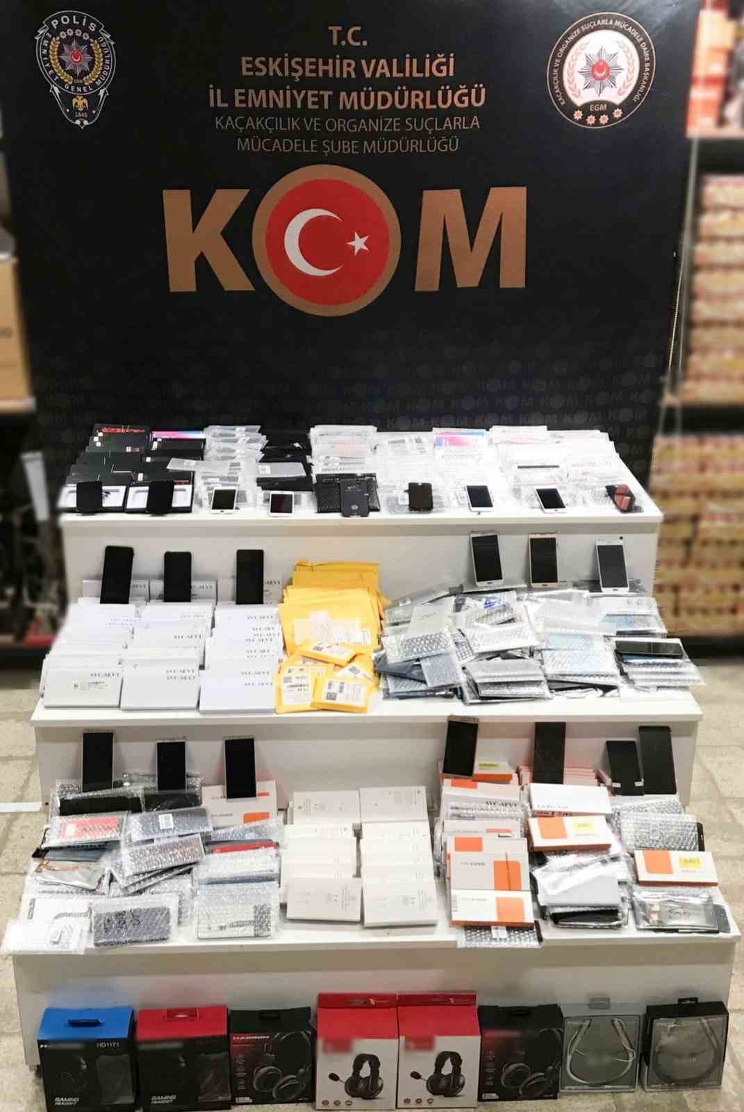 Eskişehir’de 5 iş yerinde bin 744 parça kaçak mal ele geçirilirdi, 5 şahıs yakalandı