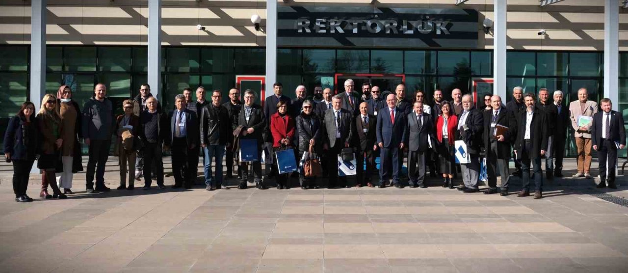 Uşak Üniversitesi Fen Edebiyat Fakültesinde 7 bölüm birden akredite oldu