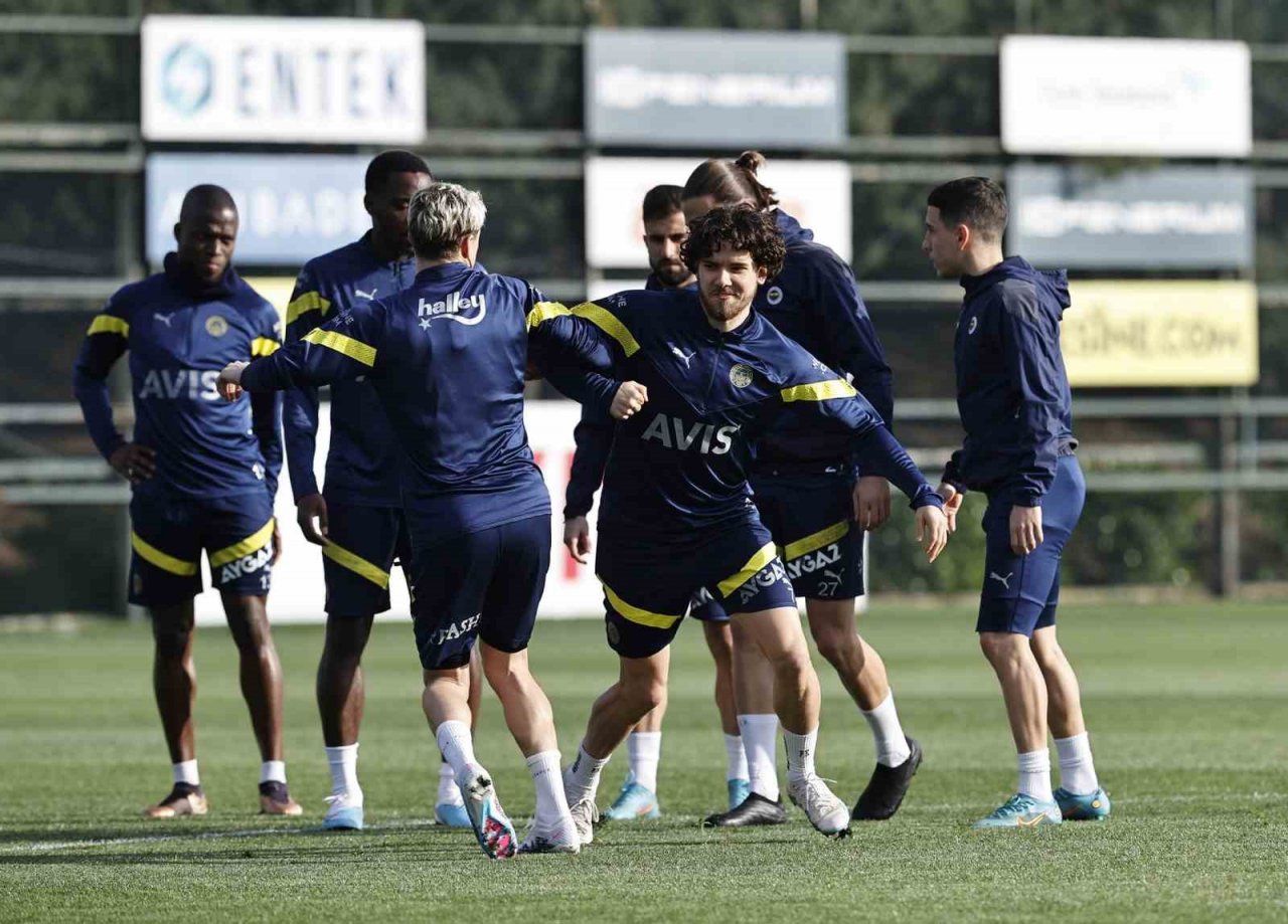 Fenerbahçe, Başakşehir maçı hazırlıklarını tamamladı