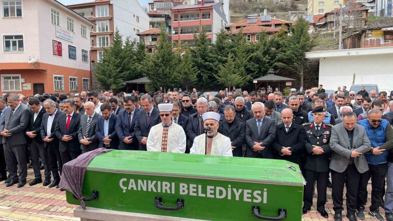İçişleri Bakan Yardımcısı Çataklı’nın vefat eden annesi son yolculuğuna uğurlandı
