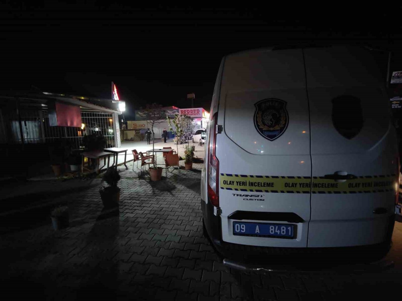 Gürültü yapan esnaf arkadaşını pompalı tüfekle yaraladı