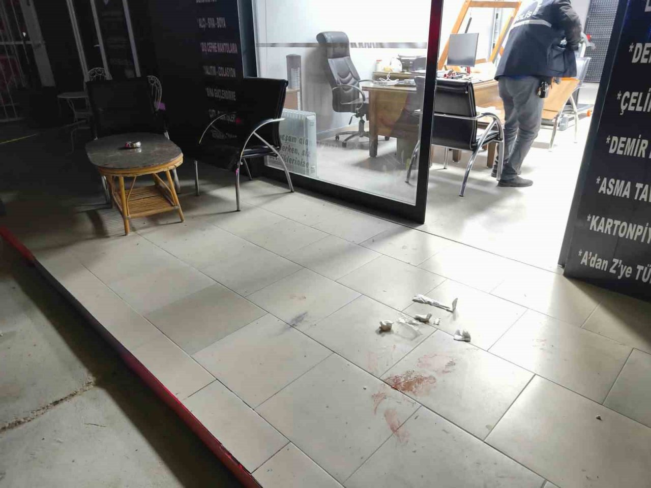 Gürültü yapan esnaf arkadaşını pompalı tüfekle yaraladı