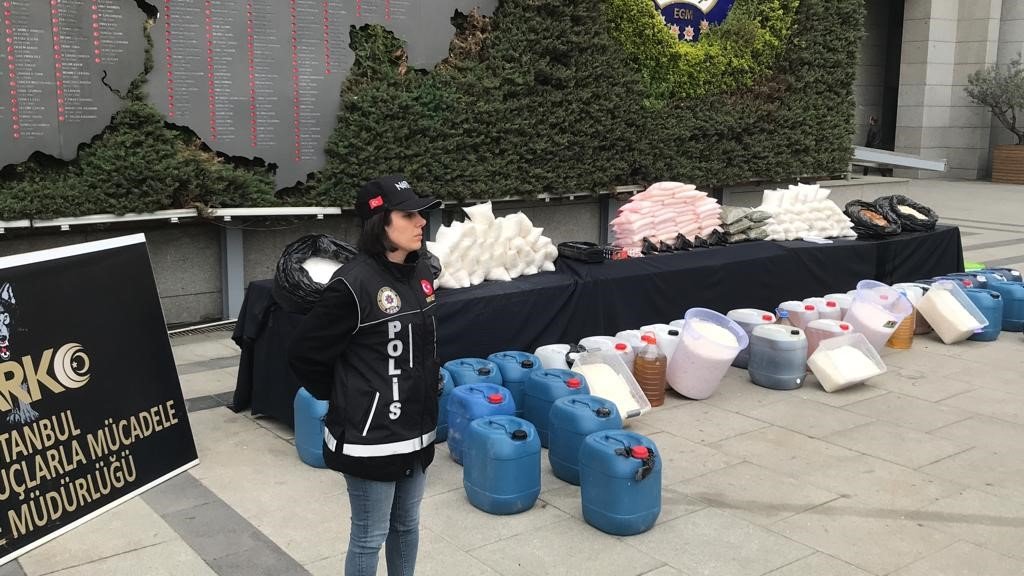İstanbul’da uyuşturucu tacirlerine darbe üstüne darbe: 1 ton 200 kilo uyuşturucu ele geçirildi