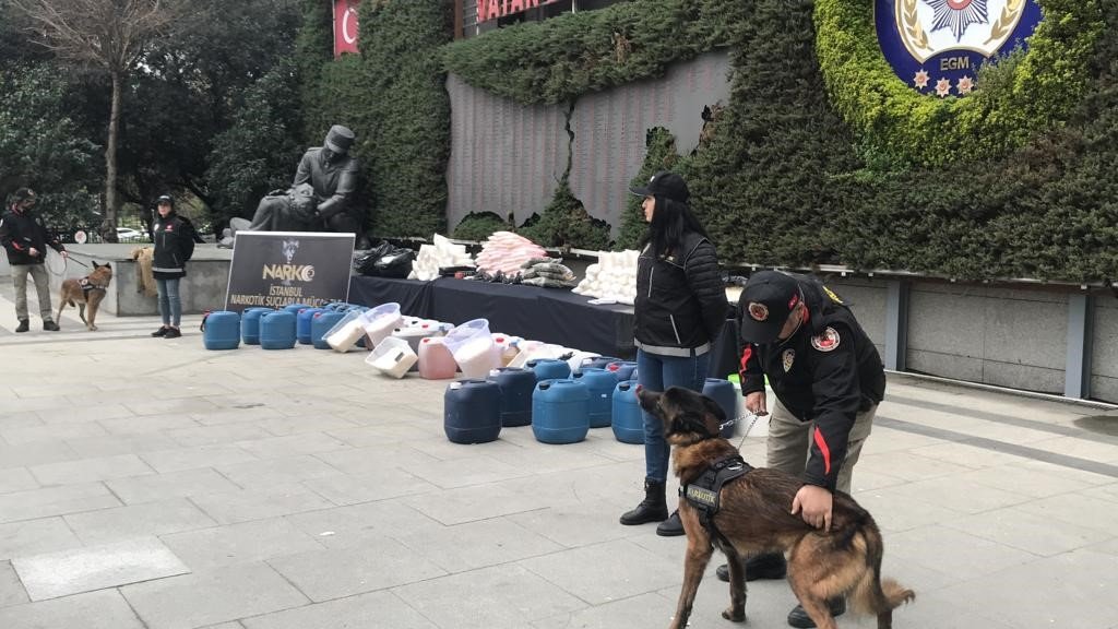 İstanbul’da uyuşturucu tacirlerine darbe üstüne darbe: 1 ton 200 kilo uyuşturucu ele geçirildi