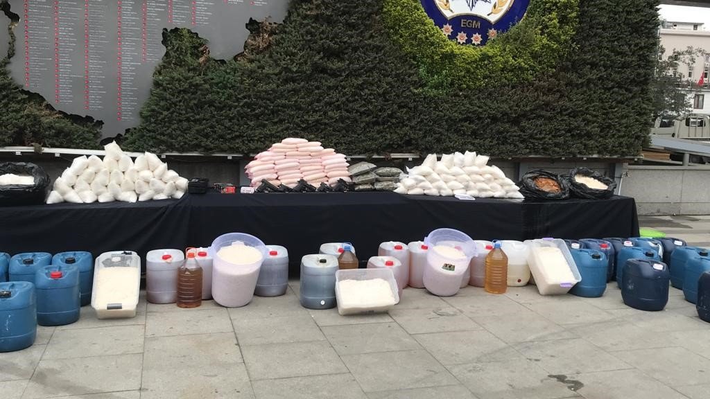 İstanbul’da uyuşturucu tacirlerine darbe üstüne darbe: 1 ton 200 kilo uyuşturucu ele geçirildi