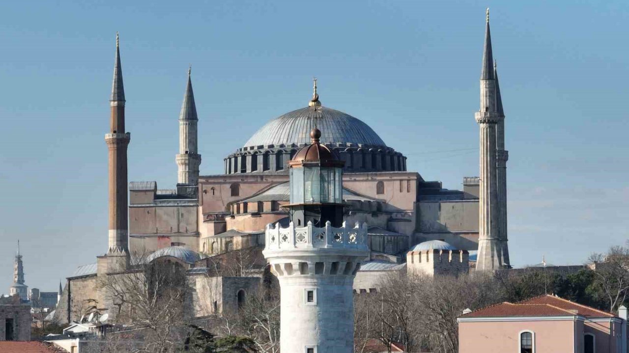 Ahırkapı Feneri yenilenen yüzüne kavuştu