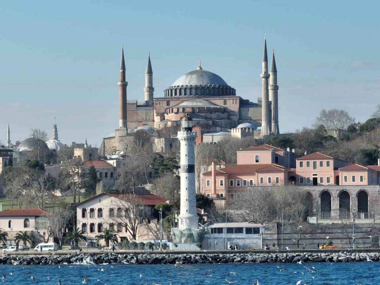 Ahırkapı Feneri yenilenen yüzüne kavuştu