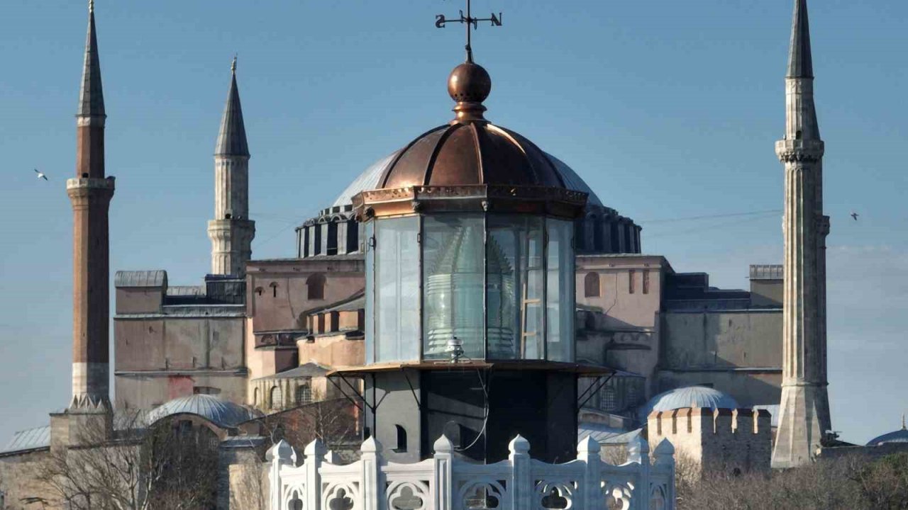 Ahırkapı Feneri yenilenen yüzüne kavuştu