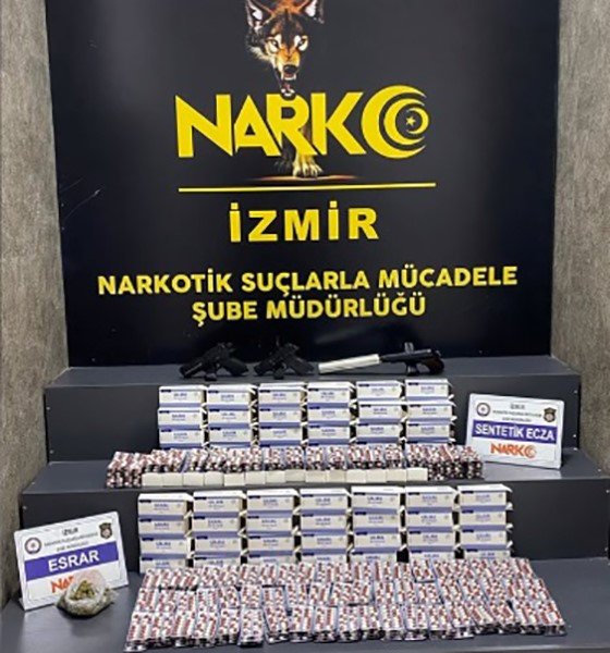 İzmir polisi kilolarca uyuşturucu ele geçirdi