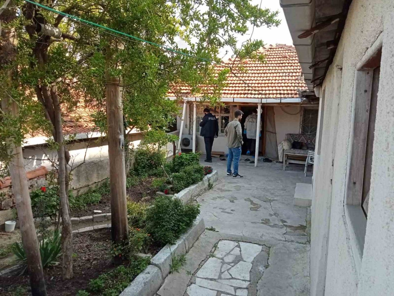 İşe kalkmadığı için öz oğlunu öldürdü