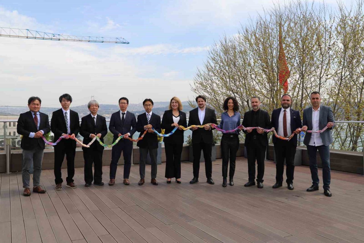 Hiroşima mağduru Japon kız Sadako’nun bin turna kuşlu origami dileği Türk depremzedelere