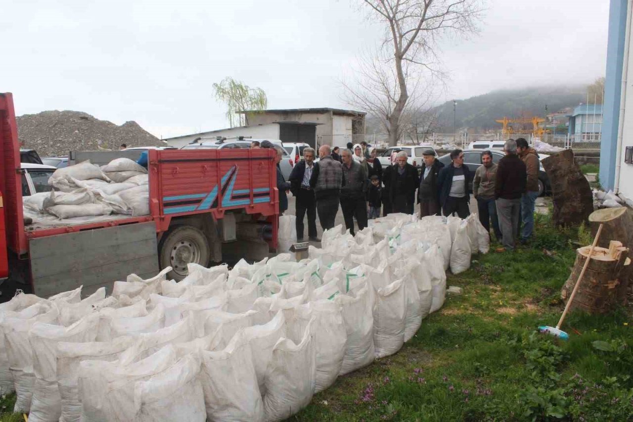 Kastamonu’da 3 ton solucan gübresi dağıtıldı