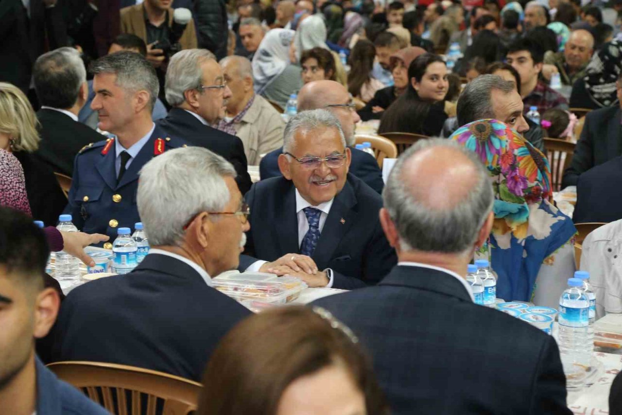 Büyükşehir ve Valilik, şehit aileleri, gaziler ve depremzede aileler ile buluştu