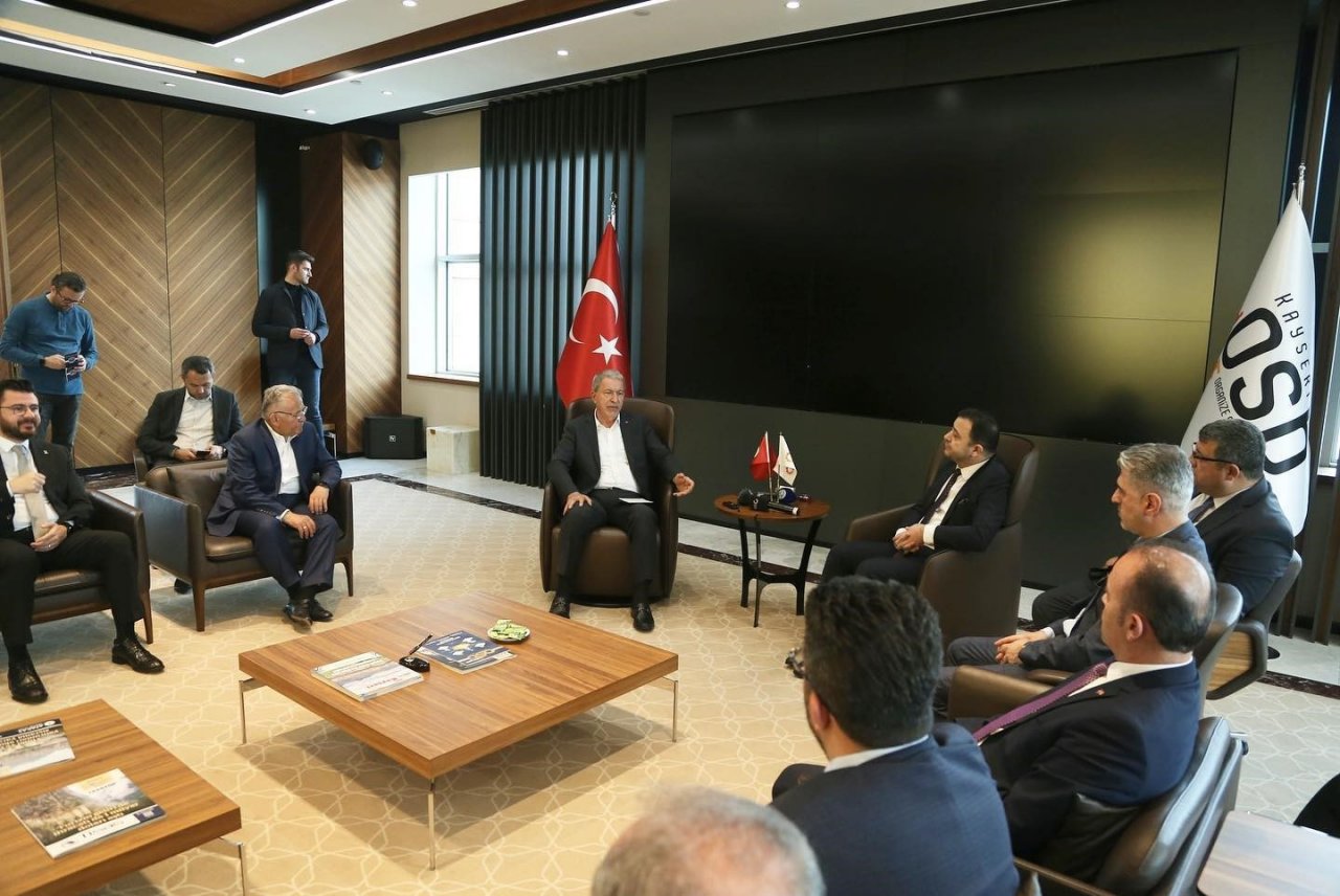 Başkan Büyükkılıç Ve Bakan Akar iş dünyası temsilcileri ile buluştu