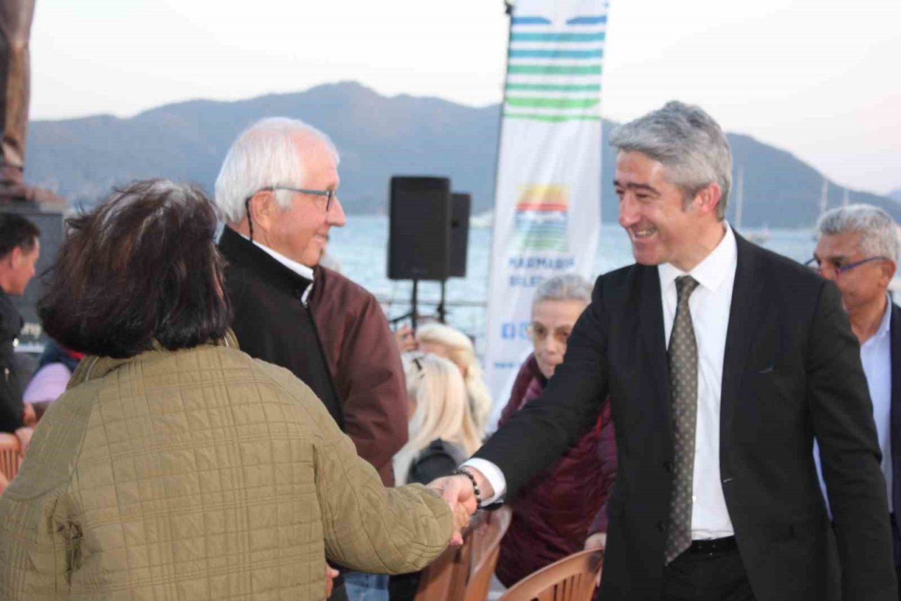 Marmarisliler iftarda Atatürk Meydanı’nda buluştu