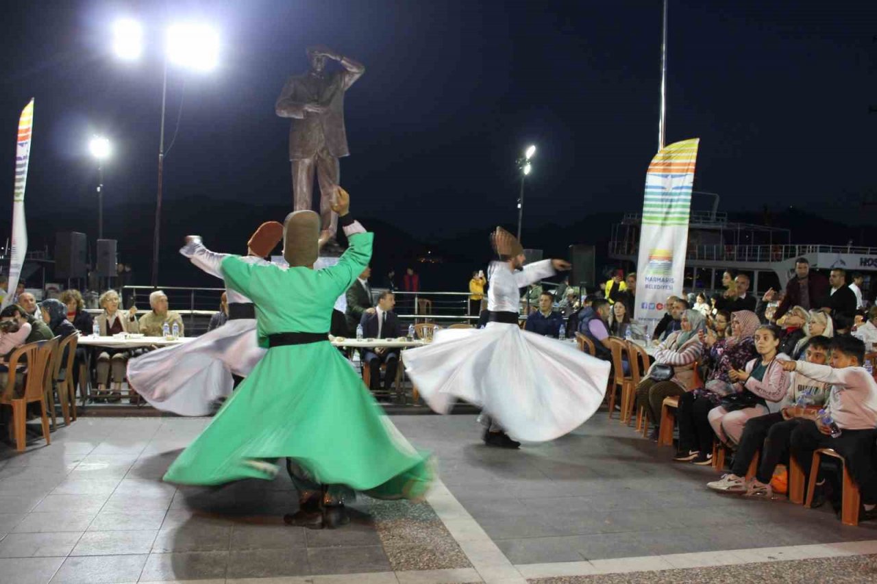 Marmarisliler iftarda Atatürk Meydanı’nda buluştu