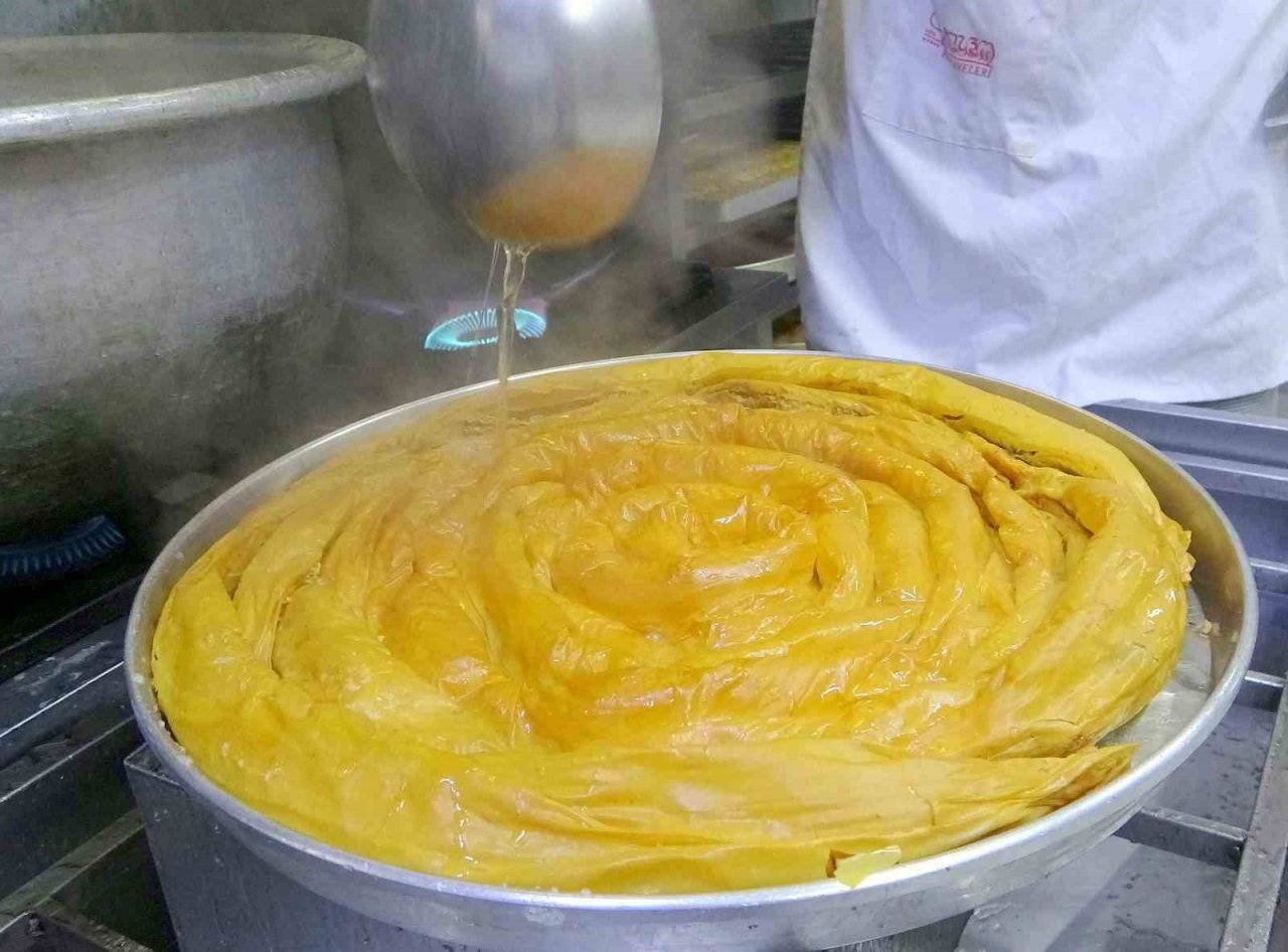 Bayram tatlılarından "Muğla Saraylısı"yla 303 yıllık gelenek korunuyor