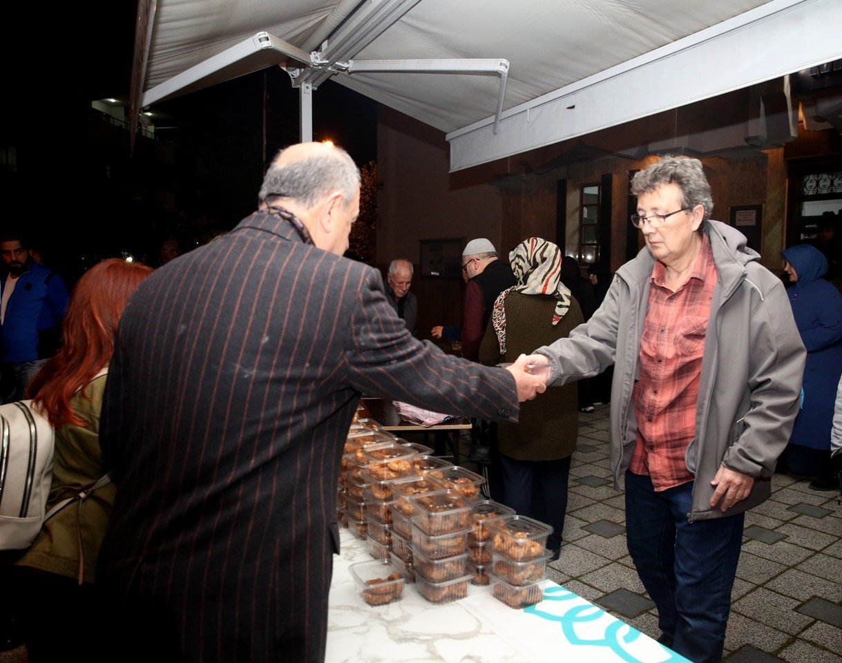 Nilüfer Belediyesi’nden kandil simidi ikramı