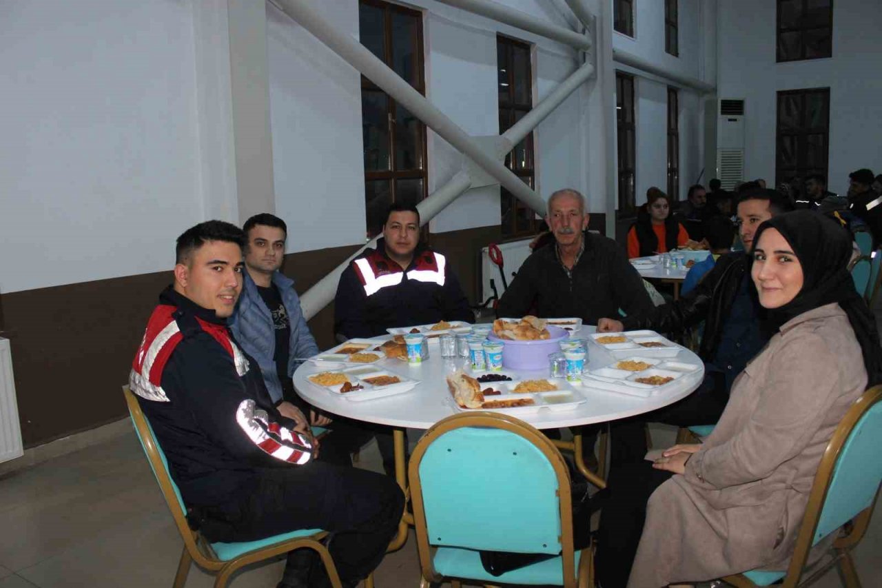 Kaymakam Ünal şehit yakınları ve gazilerle iftarda bir araya geldi