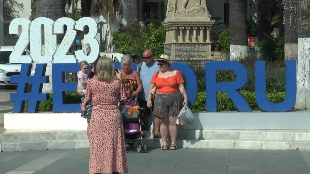 Bodrum’da oteller dolmaya, trafik yoğunlaşmaya başladı