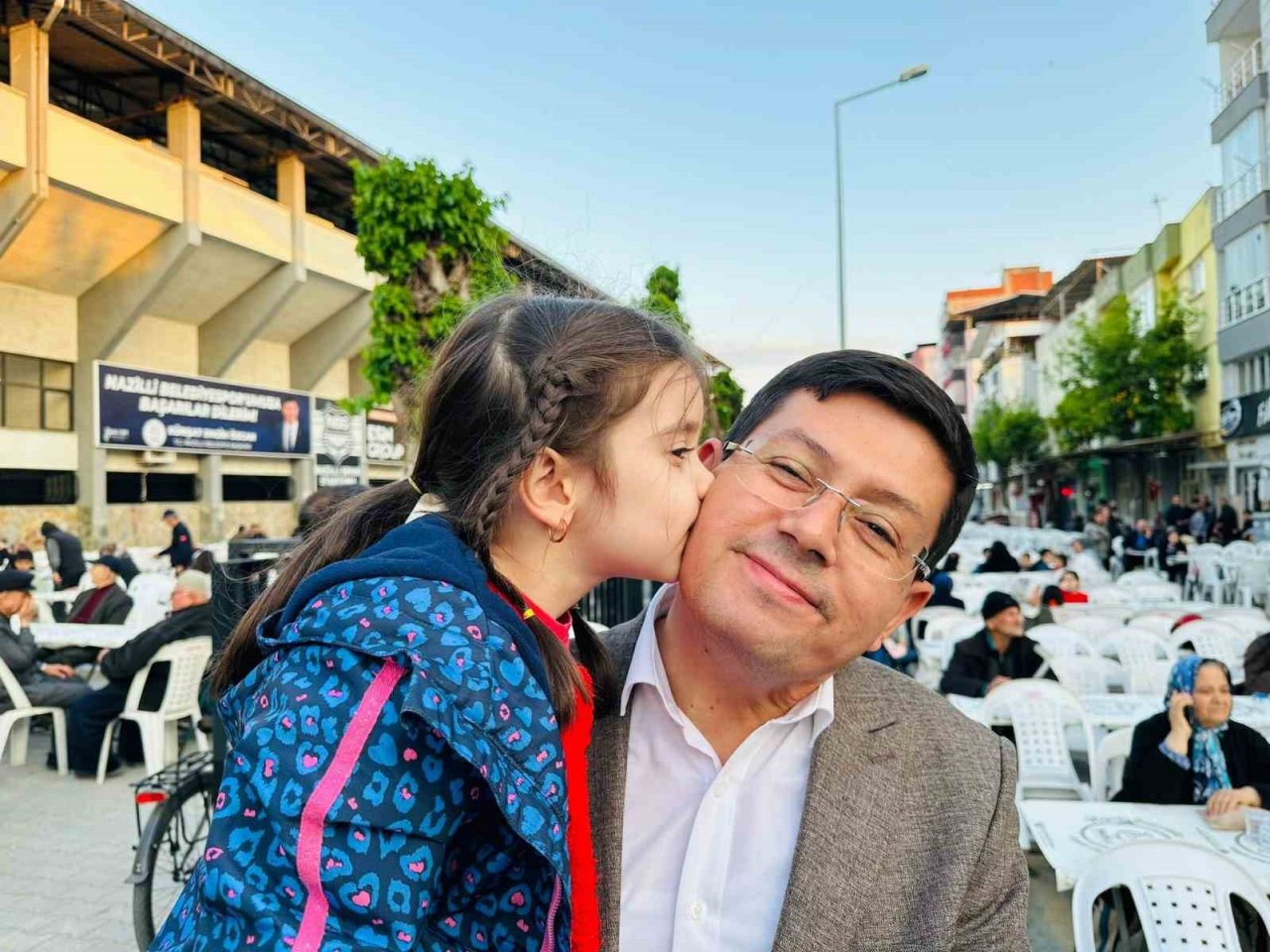 Kurtuluş Mahallesi’nde iftar alanı yollara taştı