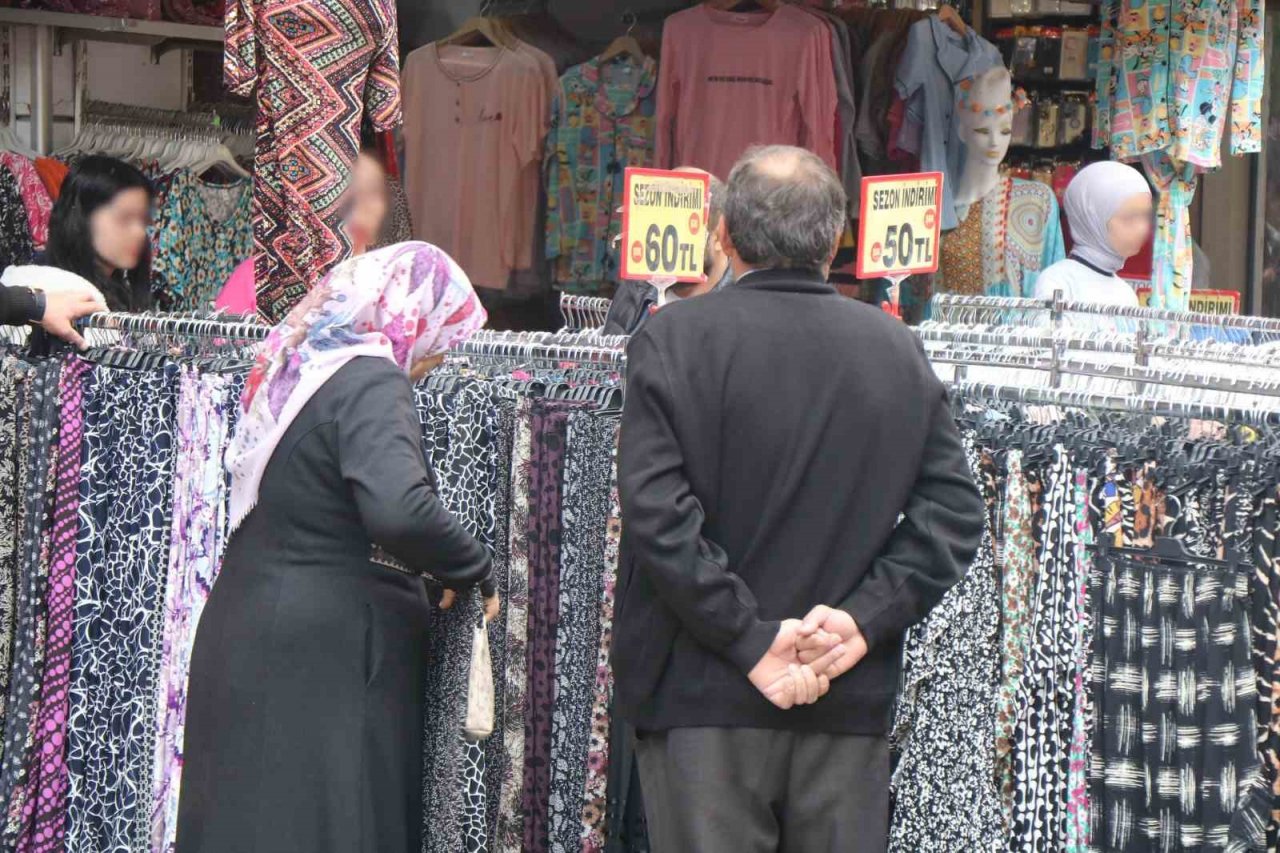 Çarşı pazarda bayram hareketliliği