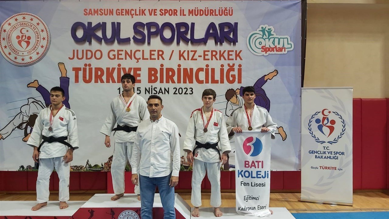 Sivaslı judoculardan madalyalarla döndü