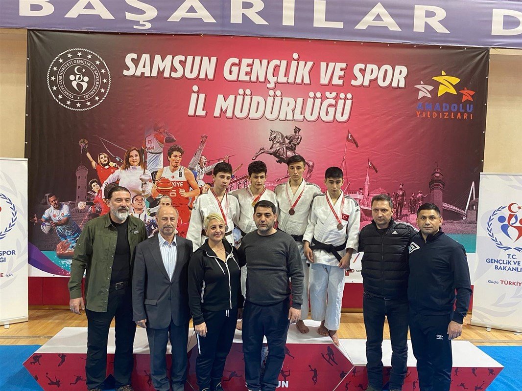 Sivaslı judoculardan madalyalarla döndü