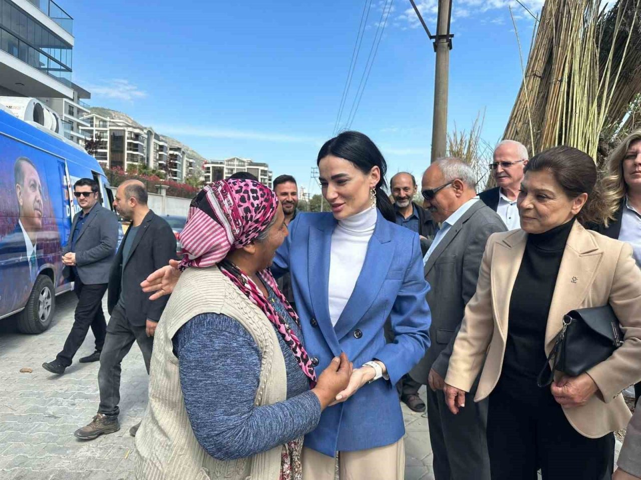 AK Parti Aydın Milletvekili Adayı Sarıbaş sepet örmedeki maharetlerini sergiledi