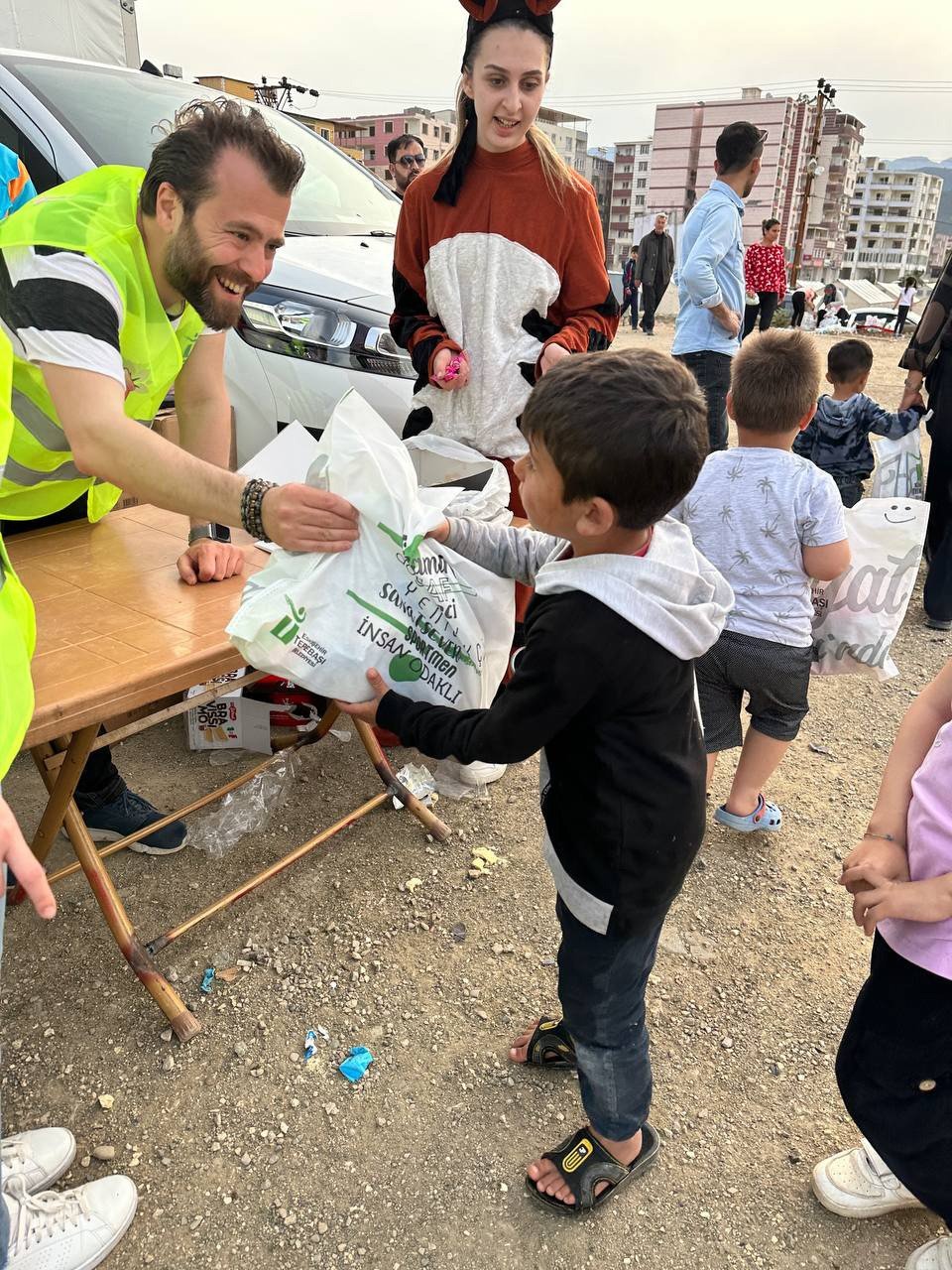 Deprem bölgesindeki çocuklar için "Umudu Taşıyoruz"