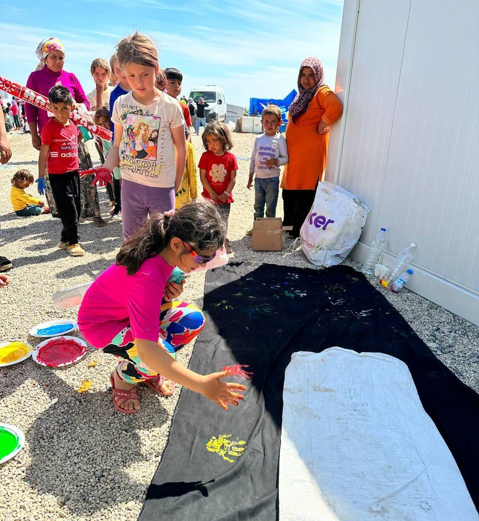 Deprem bölgesindeki çocuklar için "Umudu Taşıyoruz"