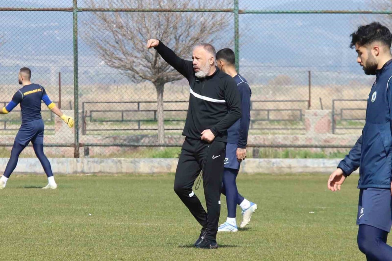 Menemen FK’da Özden Töraydın’la yollar ayrıldı
